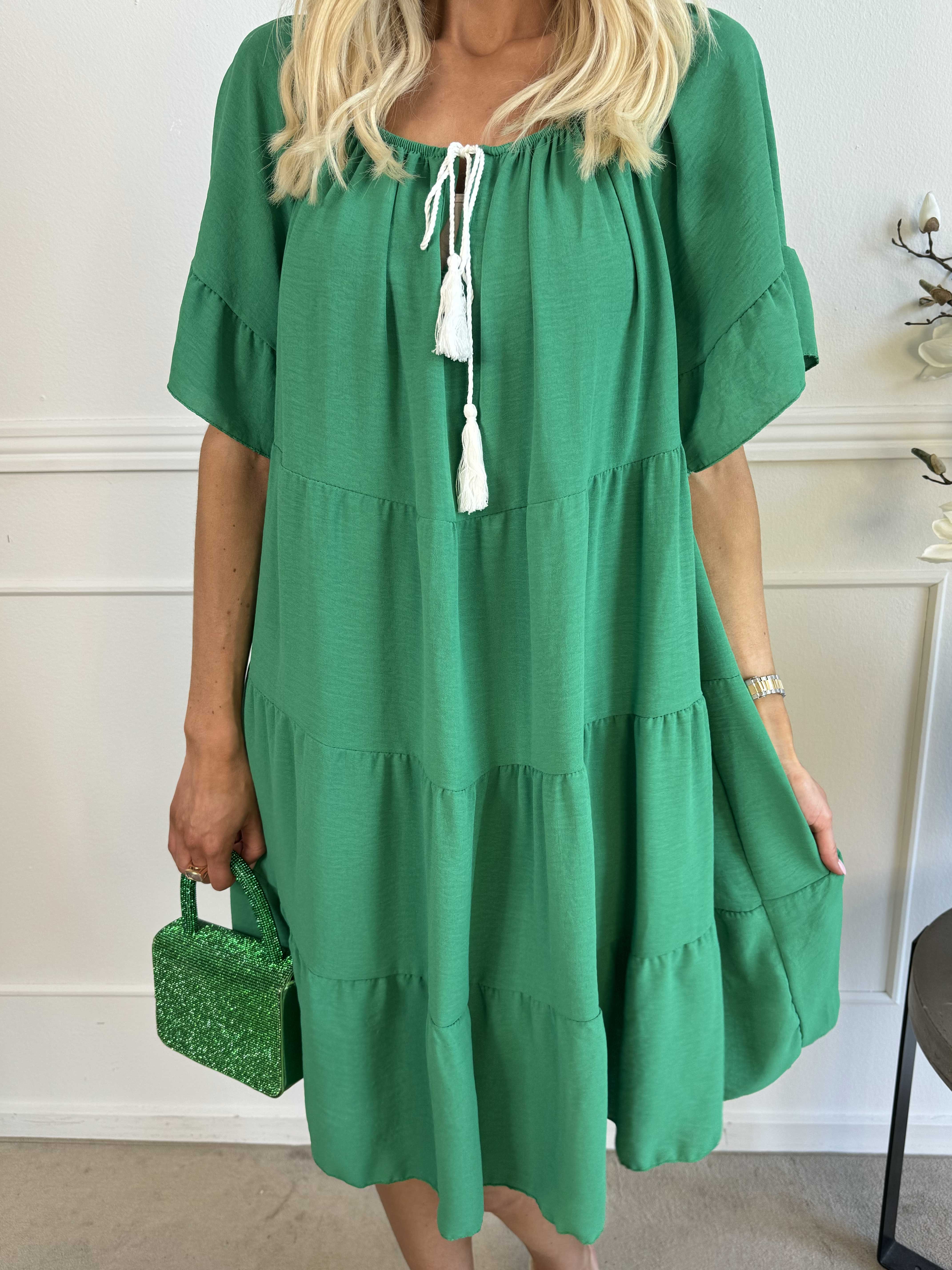 Murcia - Klänning i viskos med lager på lager och elastisk halsringning